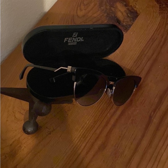 Fendi sunglasses - Picture 6 of 6